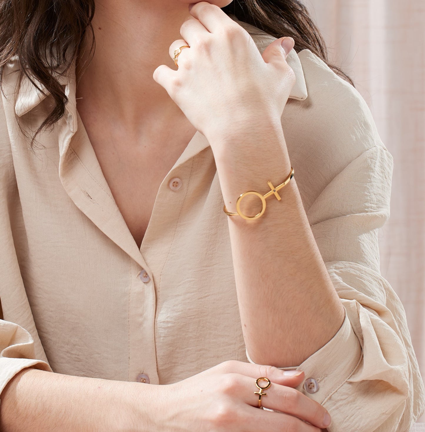 She Bracelet Gold