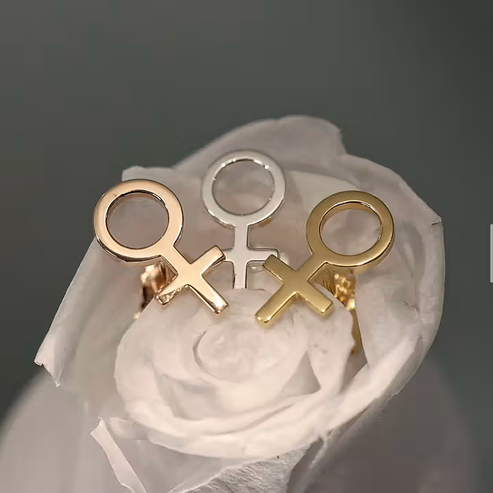 Mini She Earrings Rose Gold